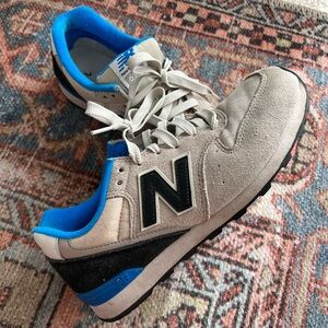 New Balance tennis shoes